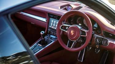 Porsche 991 Carrera interior