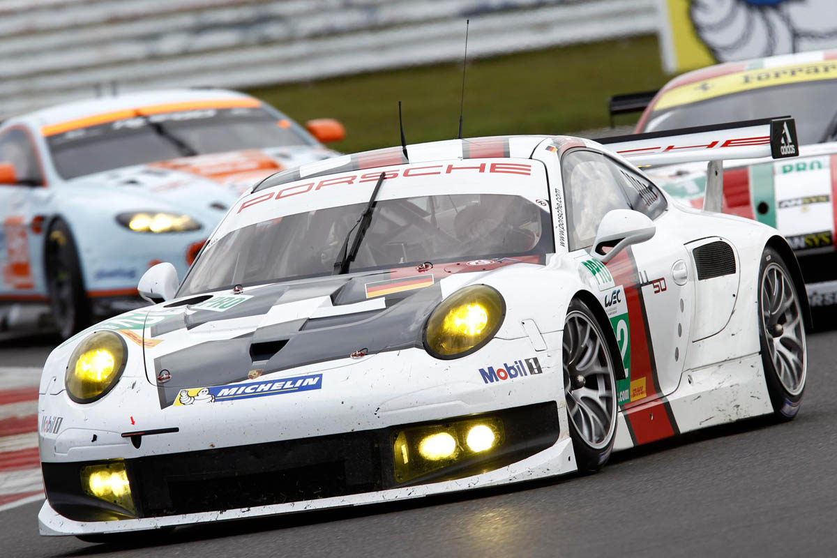 2013 Porsche 911 RSR race debut | evo