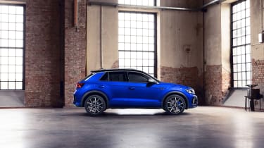 2022 Volkswagen T-Roc R – profile
