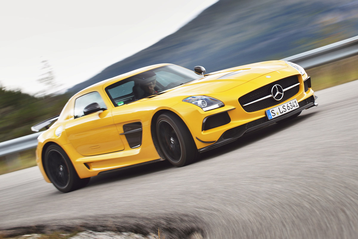 Mercedes SLS Black at the Nurburgring with Michelin: video | evo