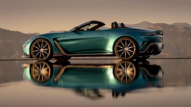Aston Martin V12 Vantage Roadster – side