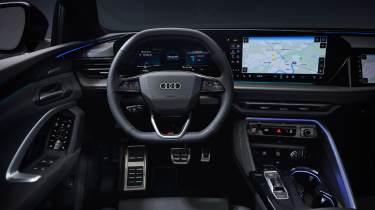 Audi SQ5 driver&#039;s view