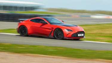 Aston Martin V12 Vantage MH – track cornering