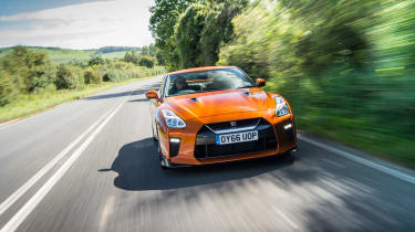 Nissan GT-R MY17 – front tracking