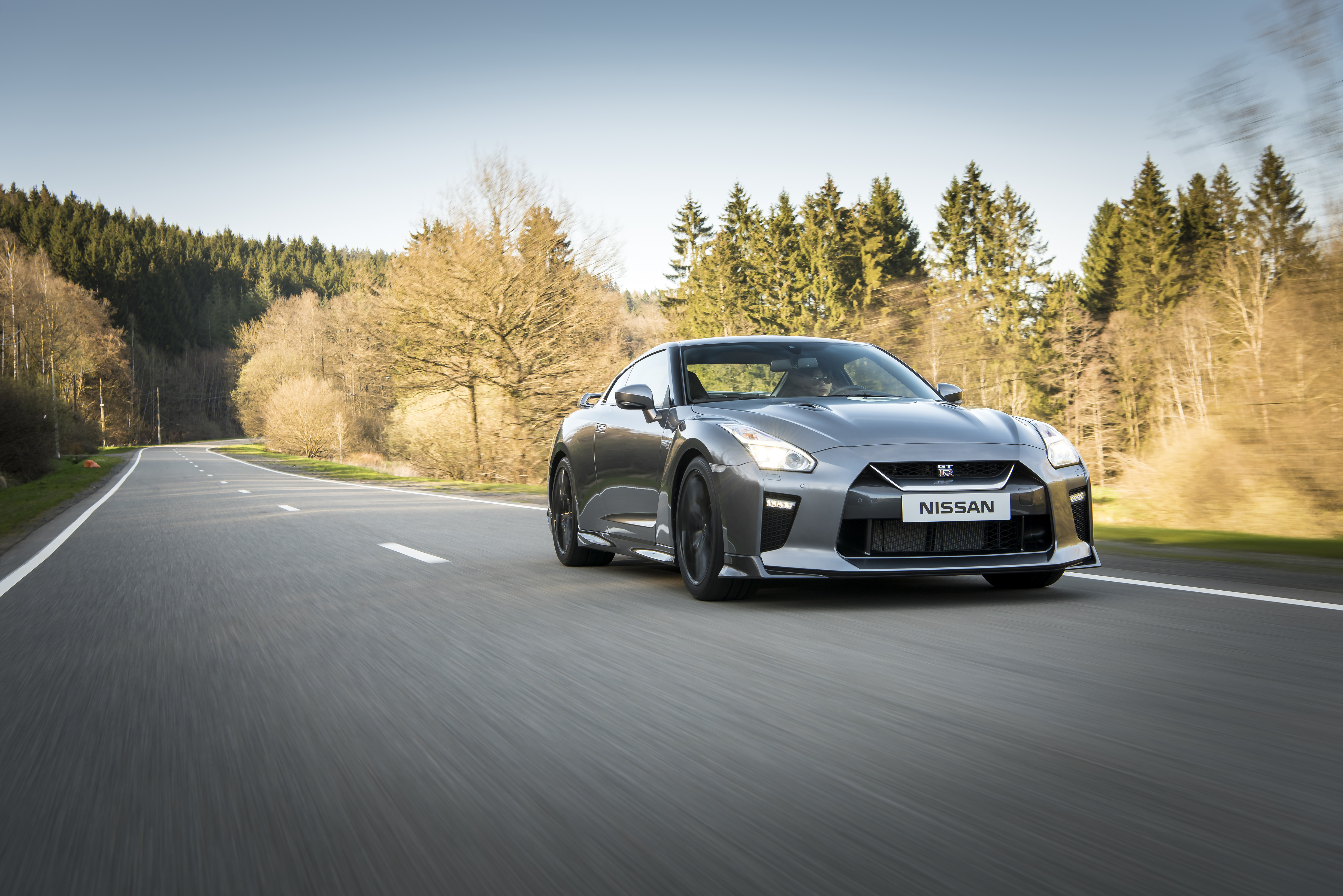 17 Nissan Gt R Review Prices Specs And 0 60 Time Evo