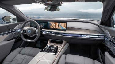 BMW M760e – cabin