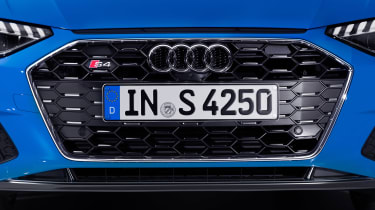 Audi S4 - grille