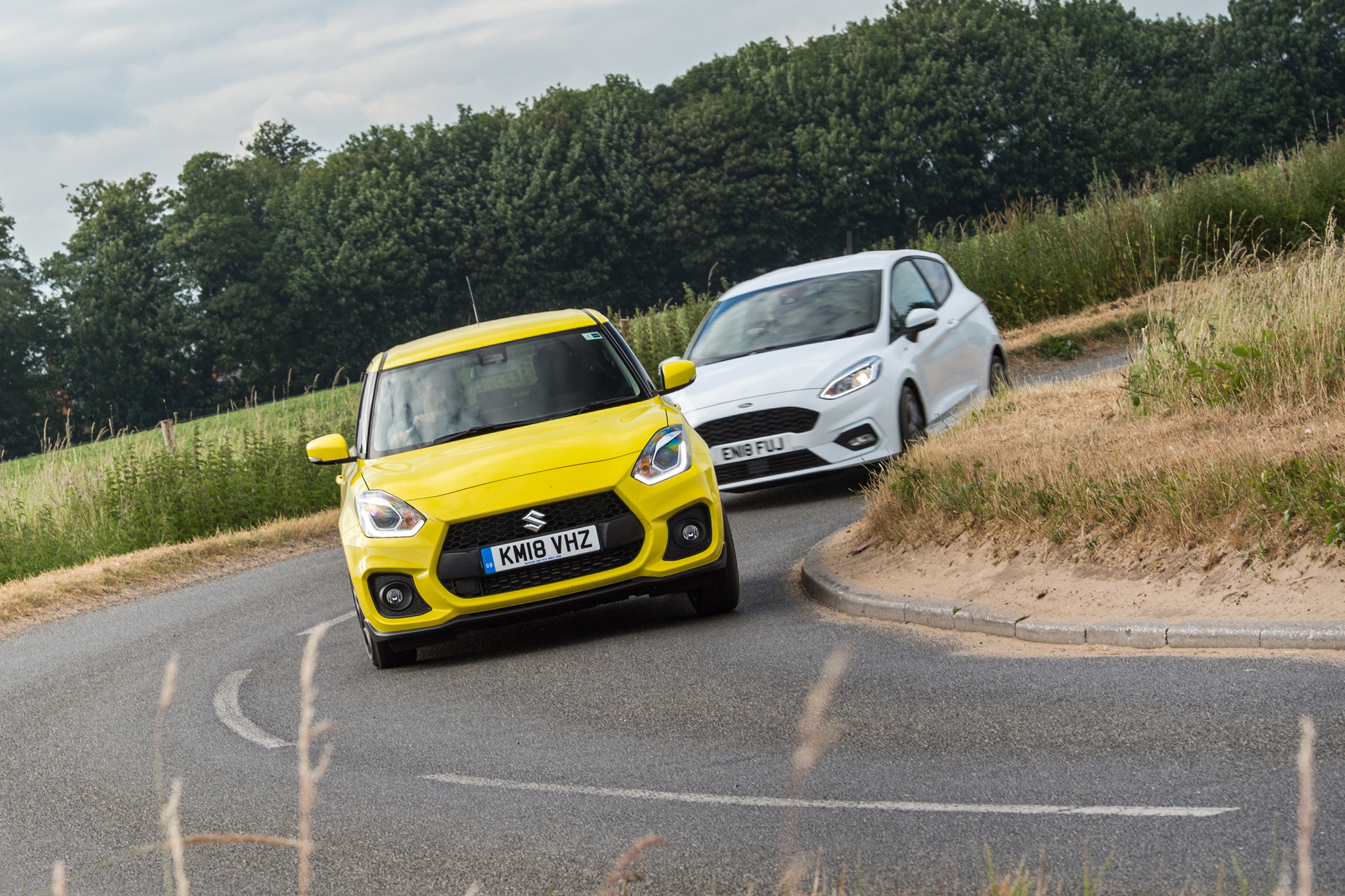 En images : la Suzuki Swift Sport face à la Ford Fiesta ST Line - Challenges