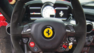 Ferrari Enzo v Ferrari LaFerrari