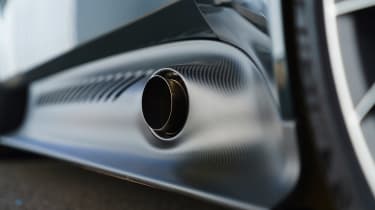 Aston Martin Victor – exhaust pipe