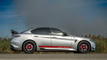 Alfa Romeo Giulia Quadrifoglio Luna Rossa
