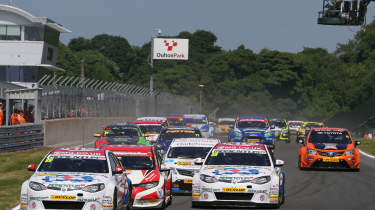 BTCC Race one start