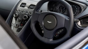 Aston Martin Vanquish S - interior