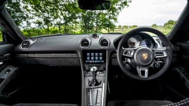 718 Porsche Cayman review - dash