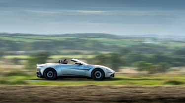 Aston Martin Vantage Roadster – side