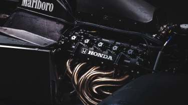 McLaren MP4/5B details