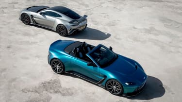 Aston Martin V12 Vantage Roadster – tops