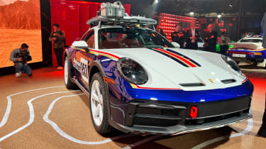 Porsche 911 Dakar live – front