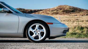 Porsche 911 Carrera (996) – side