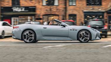 Maserati GranCabrio Folgore side