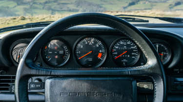 Porsche 911 3.2 Carrera interior