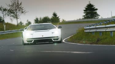 Lamborghini Countach LPI800-4 car pic gallery – front cornering