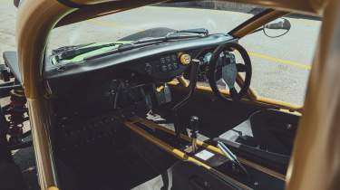 Ariel Atom 4R v Ariel Nomad 2 