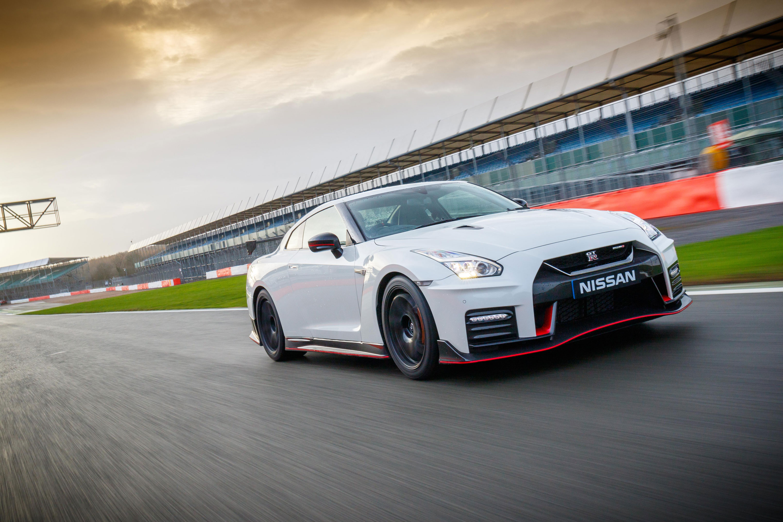 17 Nissan Gt R Nismo Review What S The New Extreme Gt R Like On Track Evo