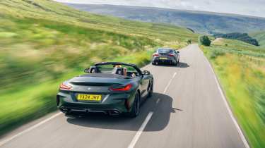 BMW Z4 M40i Handschalter v Toyota Supra – rear