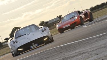 eCoty Pagani Huayra vs McLaren MP4-12C video