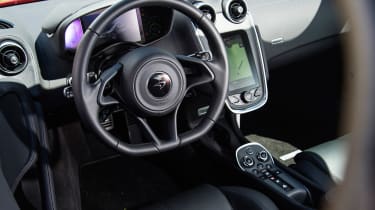 McLaren 540C - interior