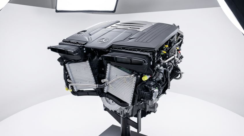 メルセデスの変幻自在な新型V8エンジンを試乗、驚愕の出来栄え