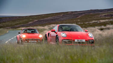 911 Turbos feature – pair
