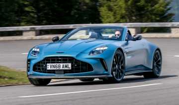 Aston Martin Vantage Roadster front