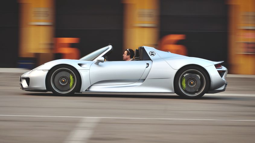 ポルシェ、918スパイダー後継のスーパーカーを発表か？