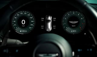  Aston Martin Apple CarPlay Ultra
