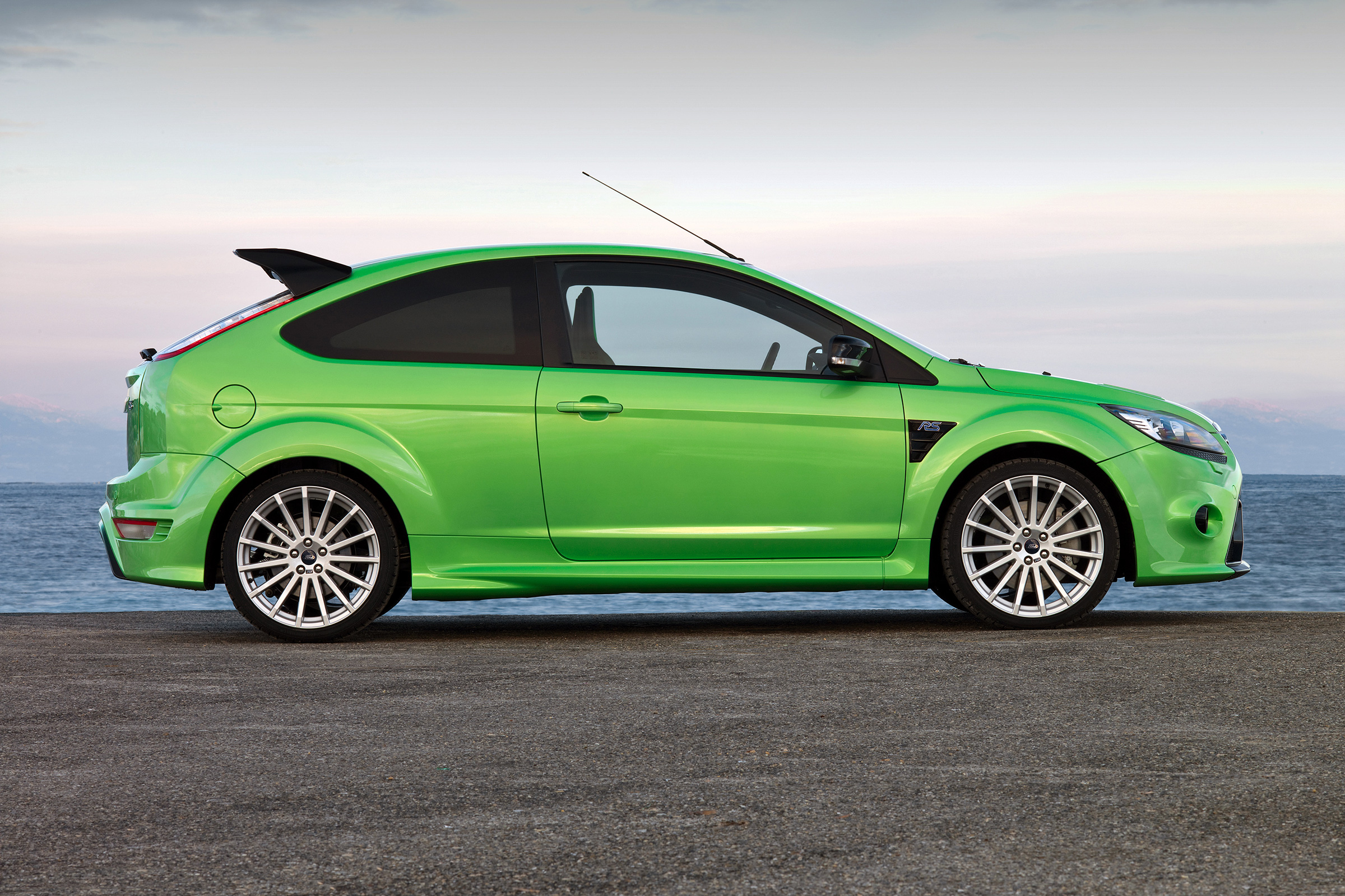 Ford Focus RS Mk2 (2009-2011): review, specs and buying guide