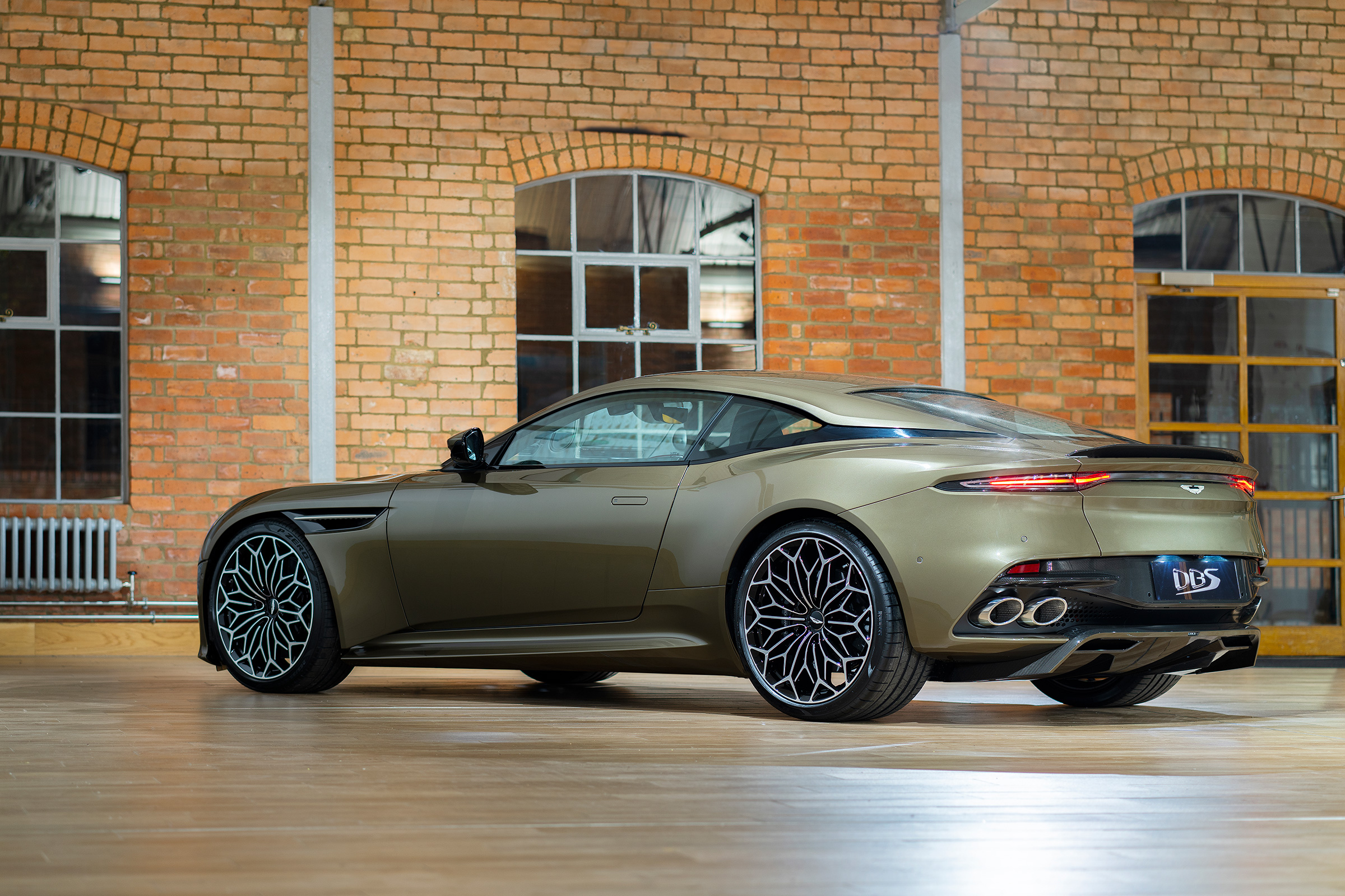 Special Edition 007 Aston Martin Dbs Superleggera Revealed Evo