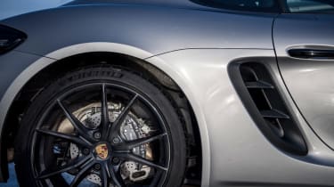 Porsche 718 Cayman – rear wheel
