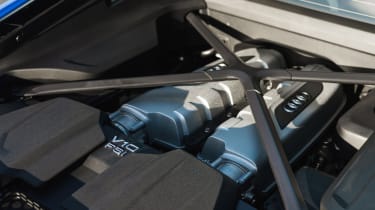 Audi R8 engine