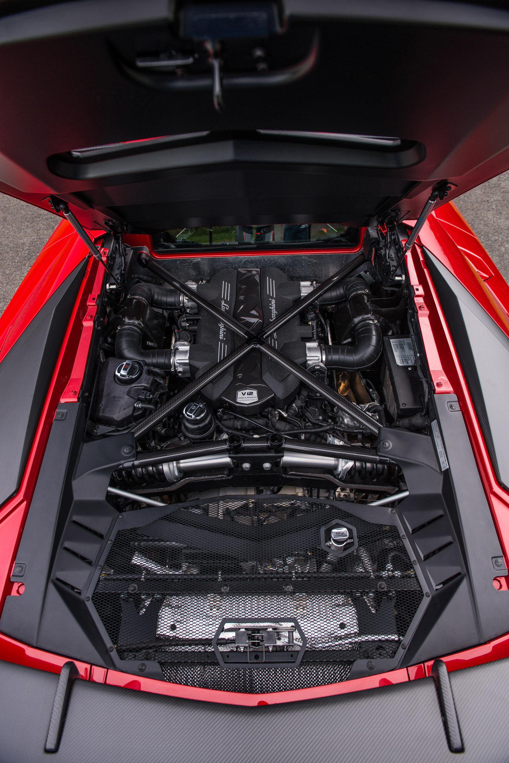 Lamborghini Aventador SV Engine and Gearbox | evo