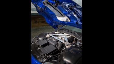 Aston Martin Vantage UK - engine