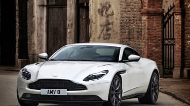 Aston Martin DB11 V8 - static front 3.4