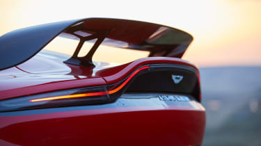 Aston Martin V12 Vantage MH – rear lights