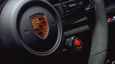 Porsche 911 (992.2) – badge