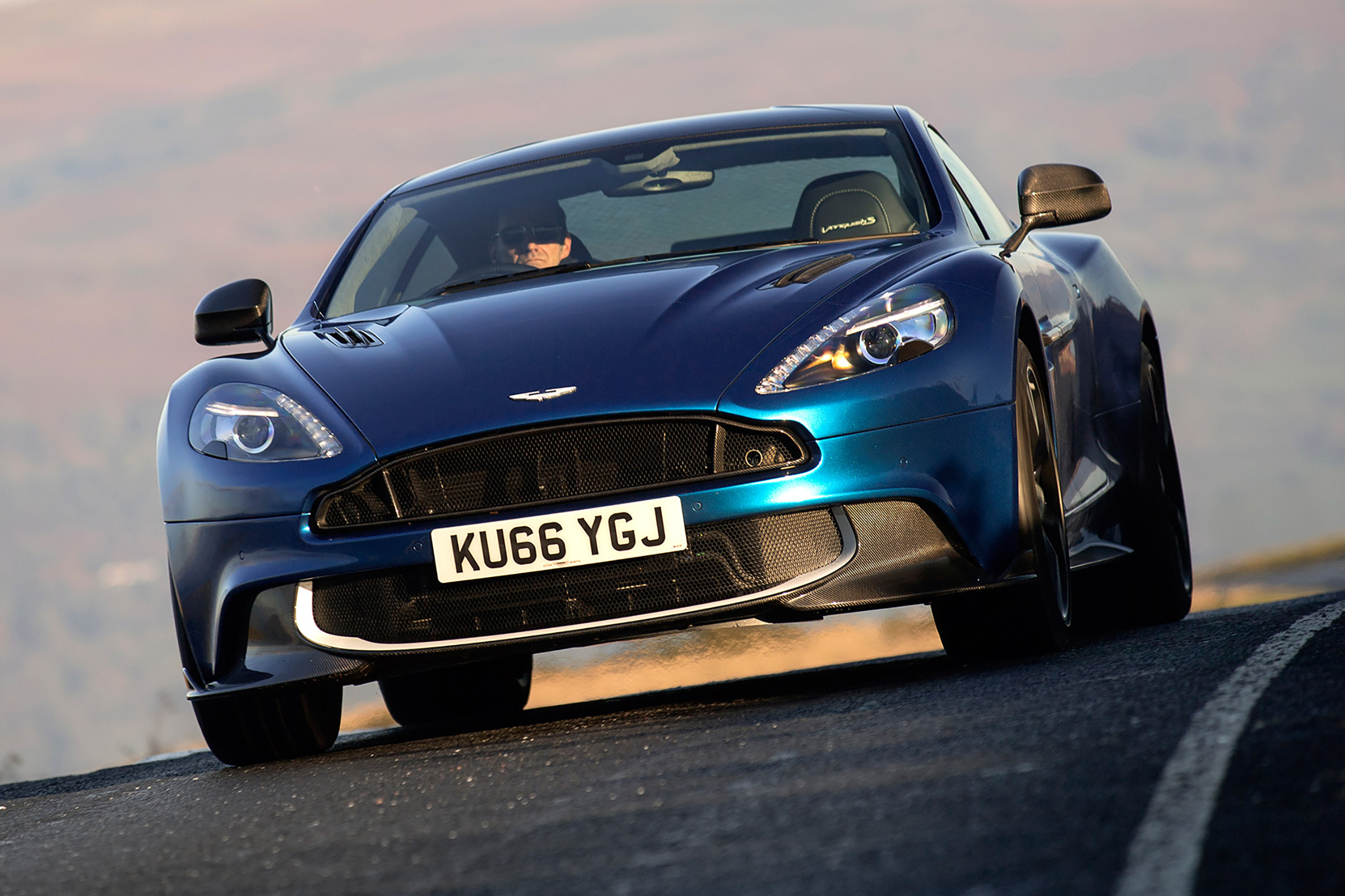 Aston Martin Vanquish 2021