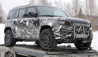Land Rover Defender SVR