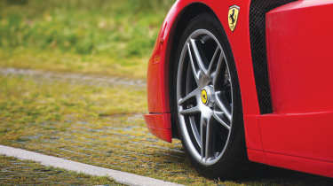 Ferrari Enzo v Ferrari LaFerrari