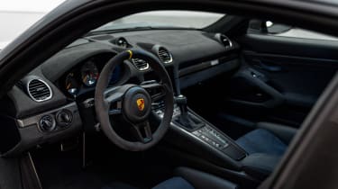 Porsche Cayman GT4 RS – dark interior