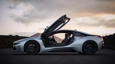 BMW i8 Roadster - side